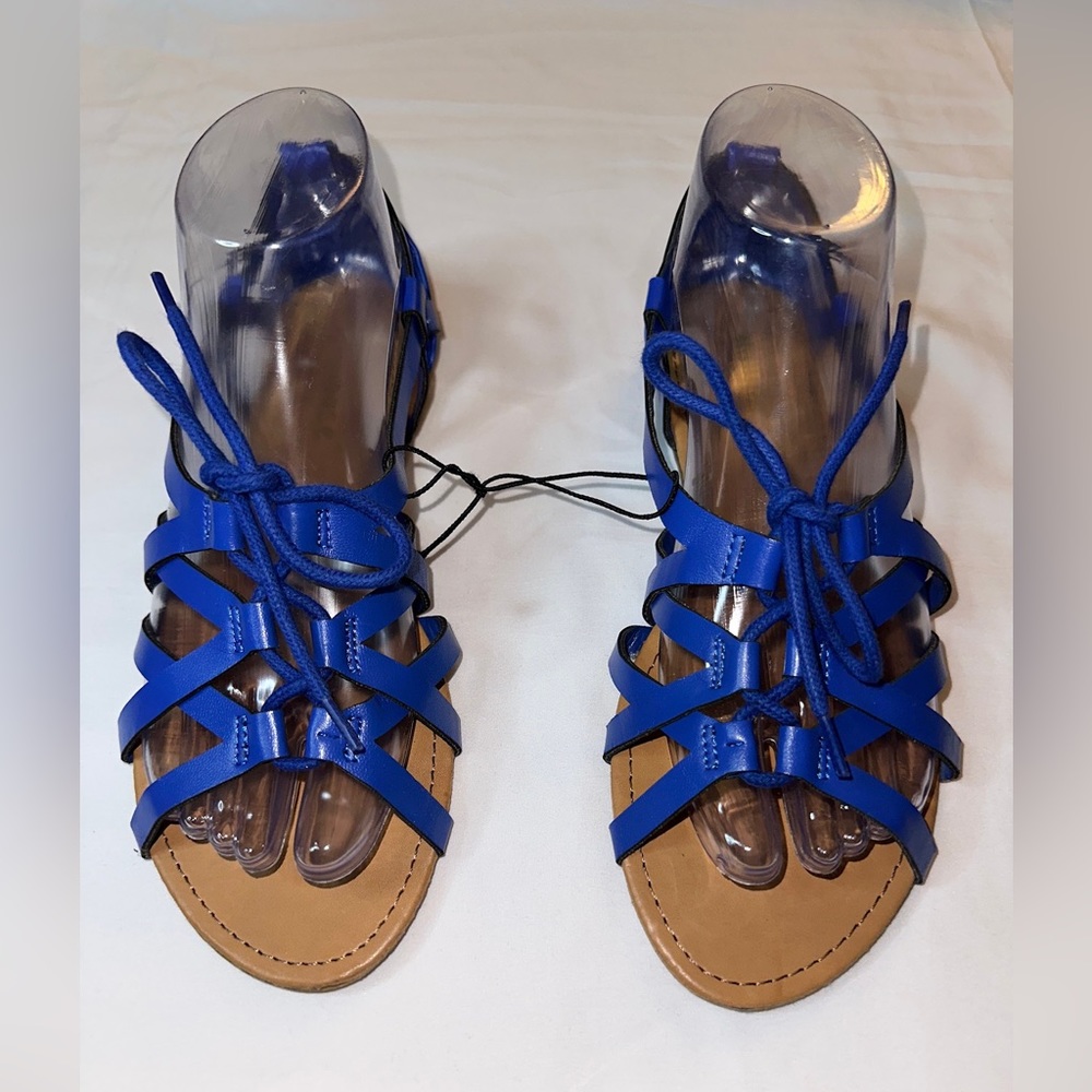 CLEARANCE NWOB DOLLHOUSE  SANDALS WOMNE’S  SIZE 7 1/2